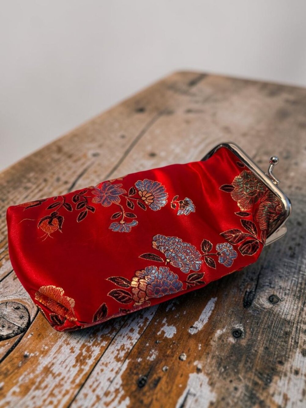 Vintage Red Satin Brocade Floral Kiss-Lock Coin Purse eyeglass case With Metal F
